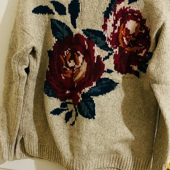 Abercrombie & fitch sweater. Size Small - Picture 4 of 6